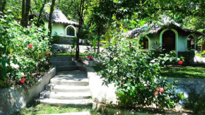 Отель Flower Power Farm Village  Ko Phayam